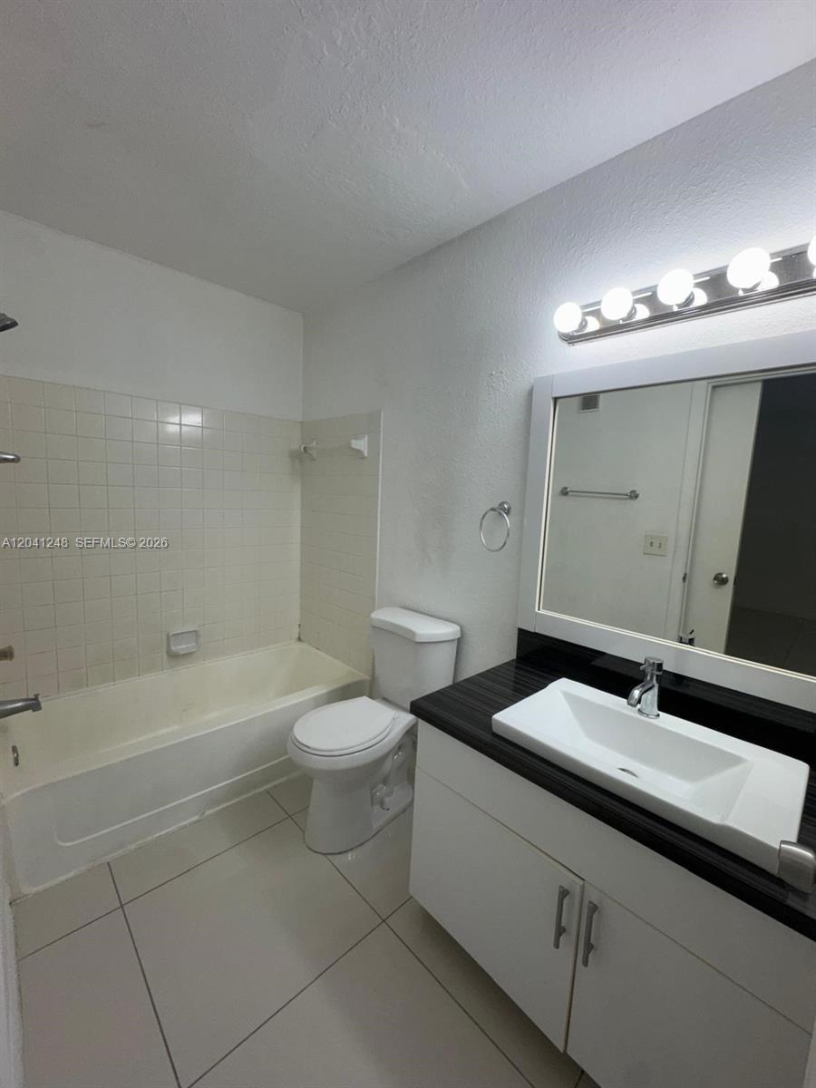A12041248 Property Photo 6