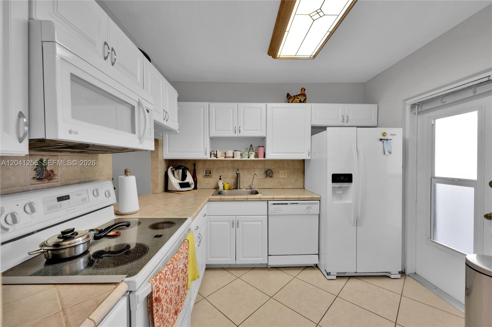 3199 S Ocean Drive 402 Property Photo 4