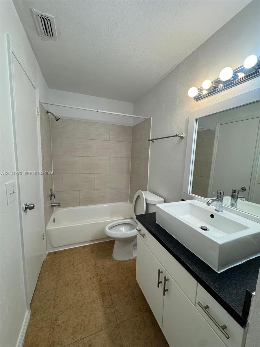3400 N Pinewalk Drive N 924 Property Photo 5