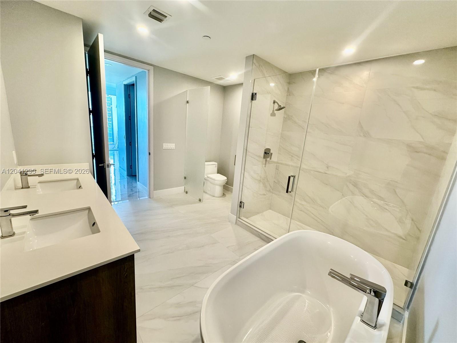 17550 Collins Avenue 803 Property Photo 18