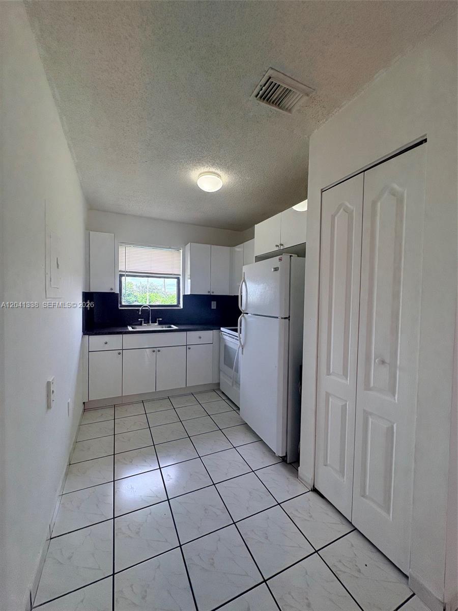 231 E 7th Street 202 Property Photo 7
