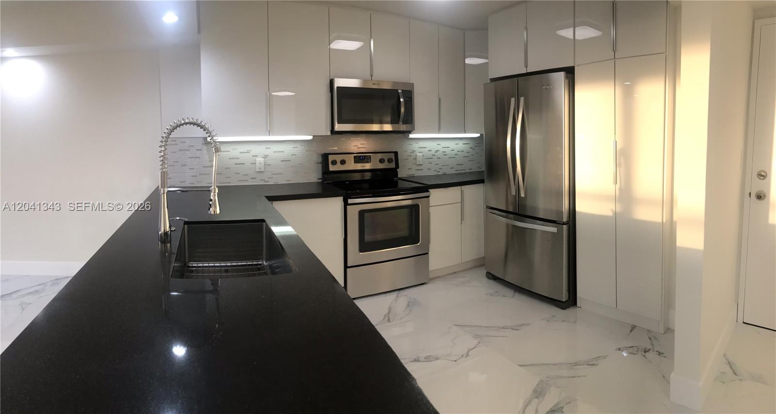 1901 Brickell Avenue B2003 Property Photo 14