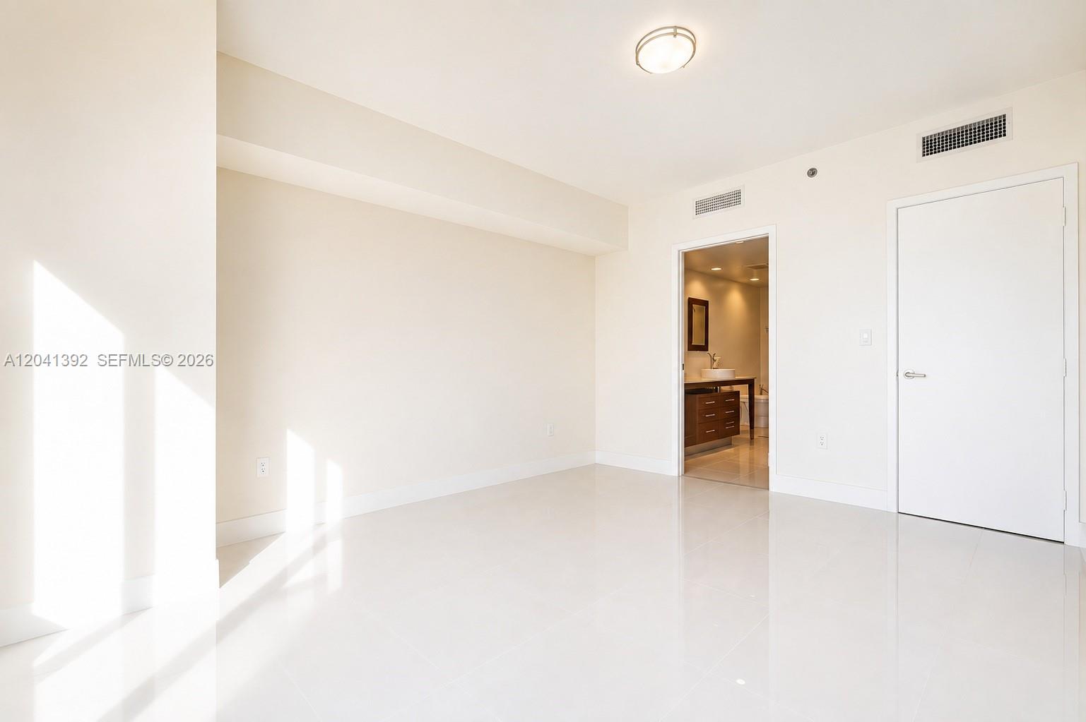 475 Brickell Avenue 4715 Property Photo 10