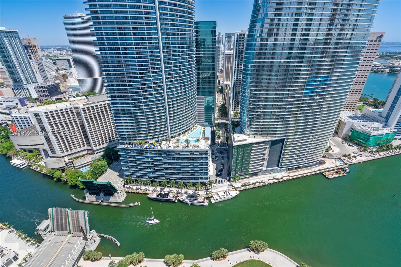 475 Brickell Avenue 4715 Property Photo 25