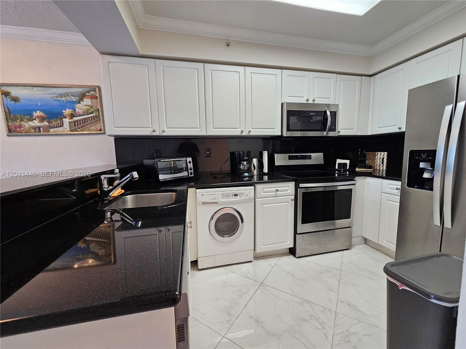 2501 S Ocean Drive 327 Property Photo 10