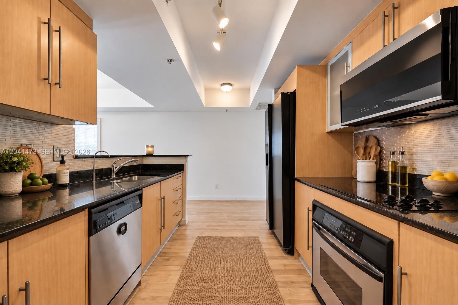 325 S Biscayne Boulevard 3921 Property Photo 4