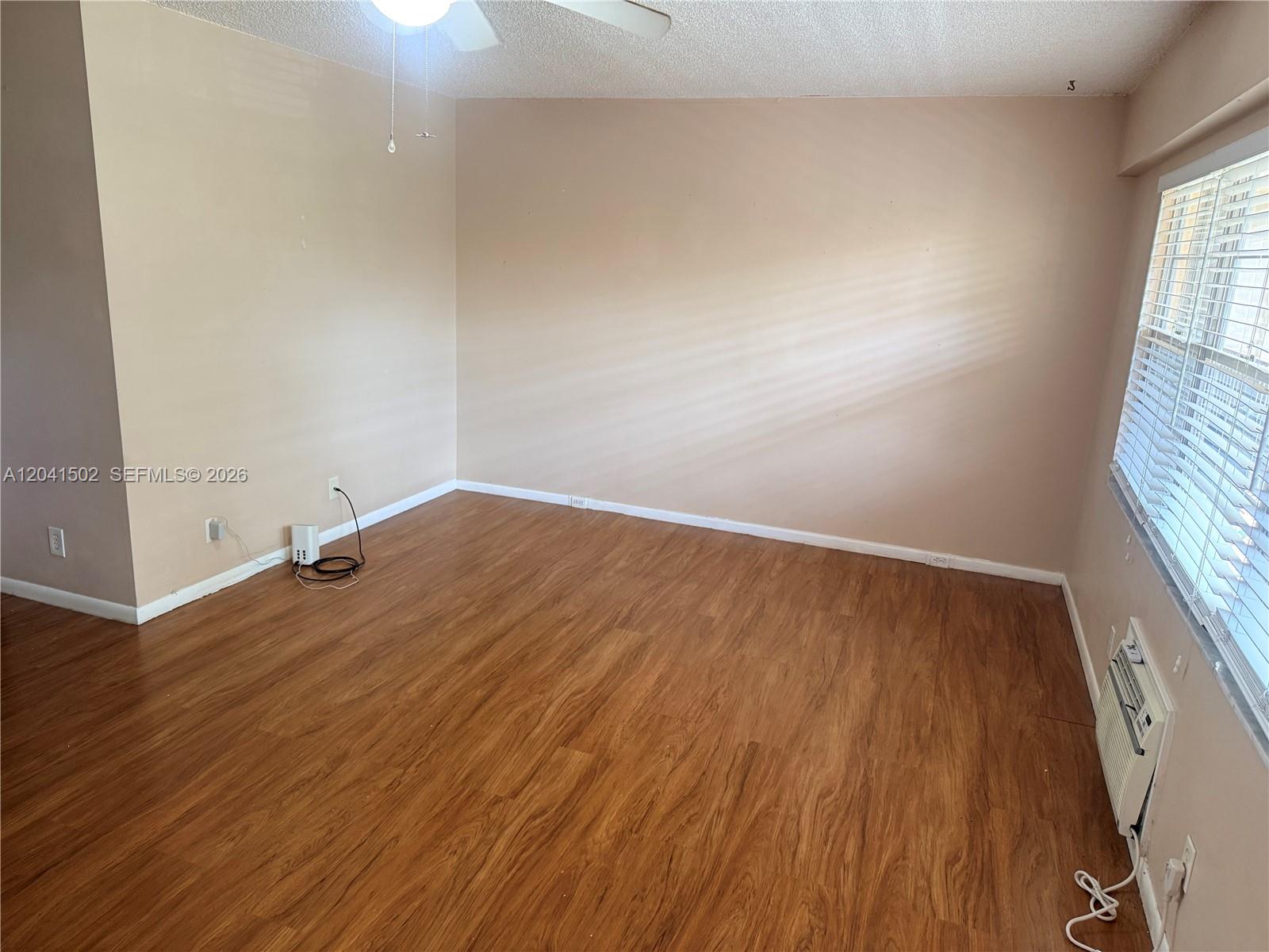 A12041502 Property Photo 2