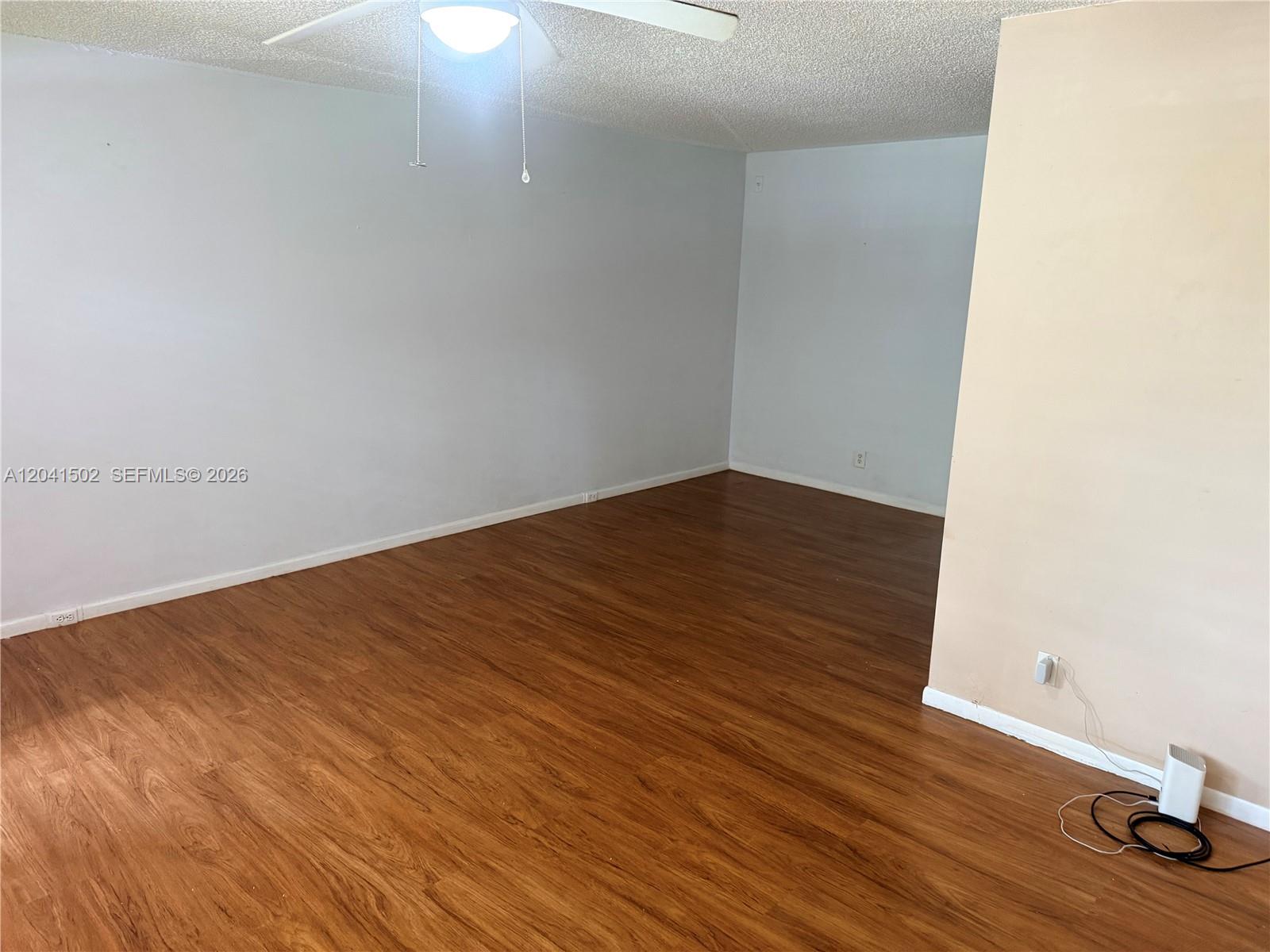 A12041502 Property Photo 3