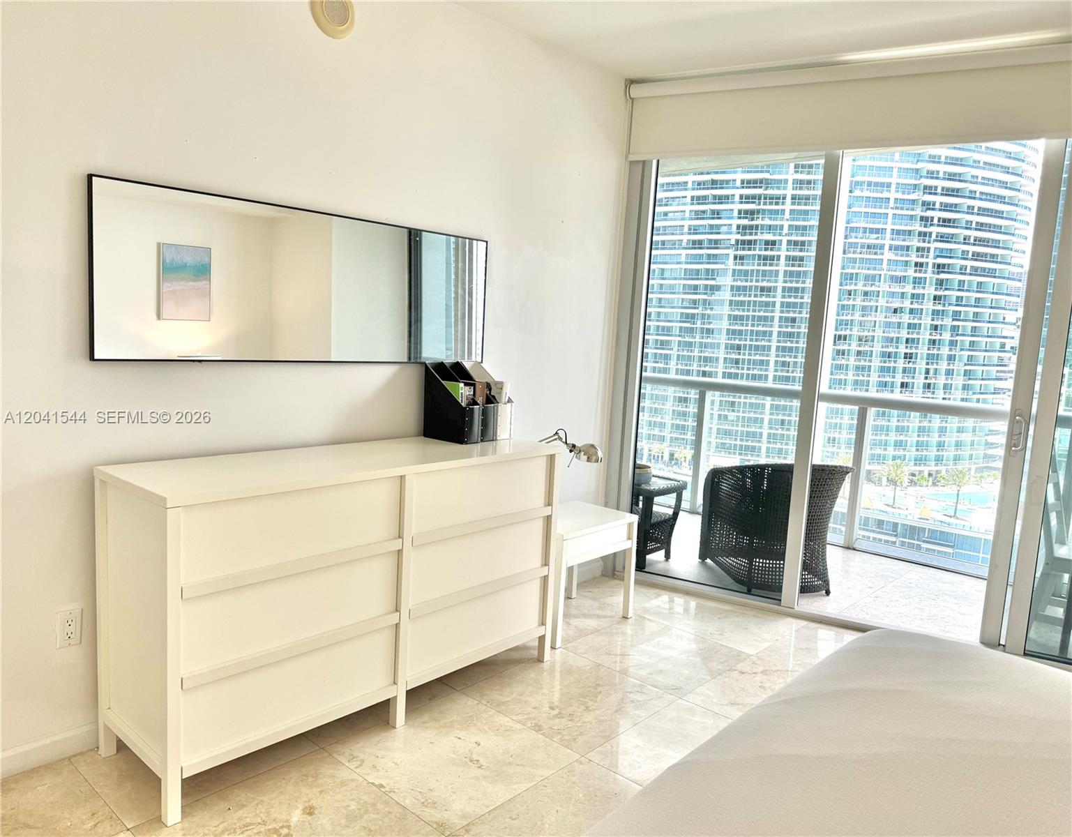 475 Brickell Avenue 2512 Property Photo 16