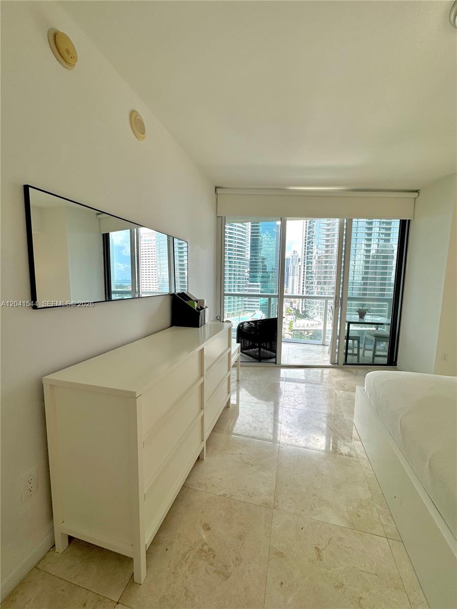 475 Brickell Avenue 2512 Property Photo 18