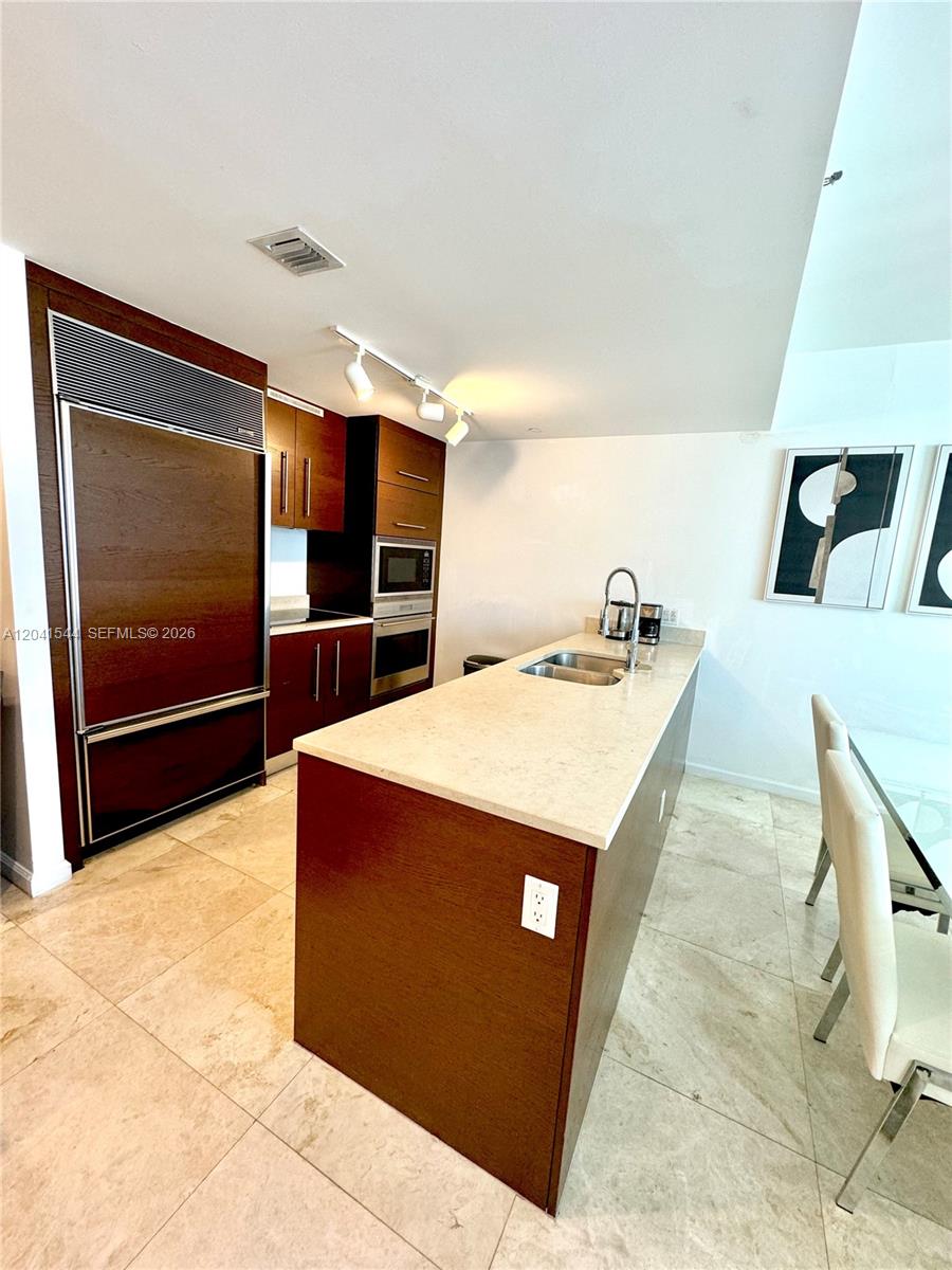 475 Brickell Avenue 2512 Property Photo 31