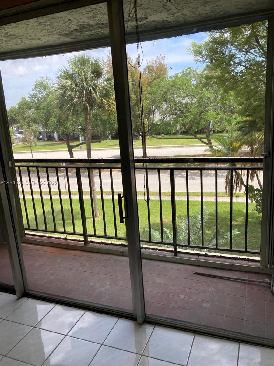 210 Fontainebleau Boulevard 306 Property Photo 1