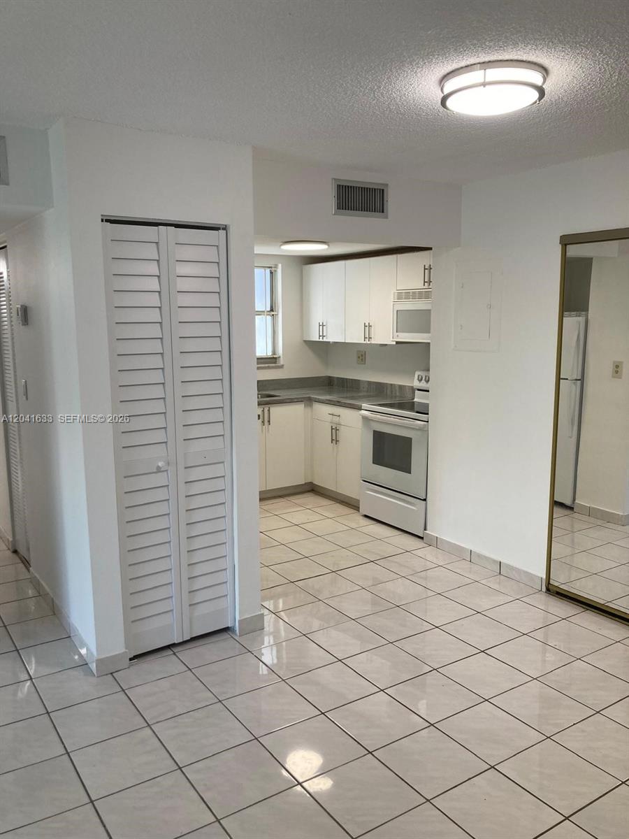 210 Fontainebleau Boulevard 306 Property Photo 3