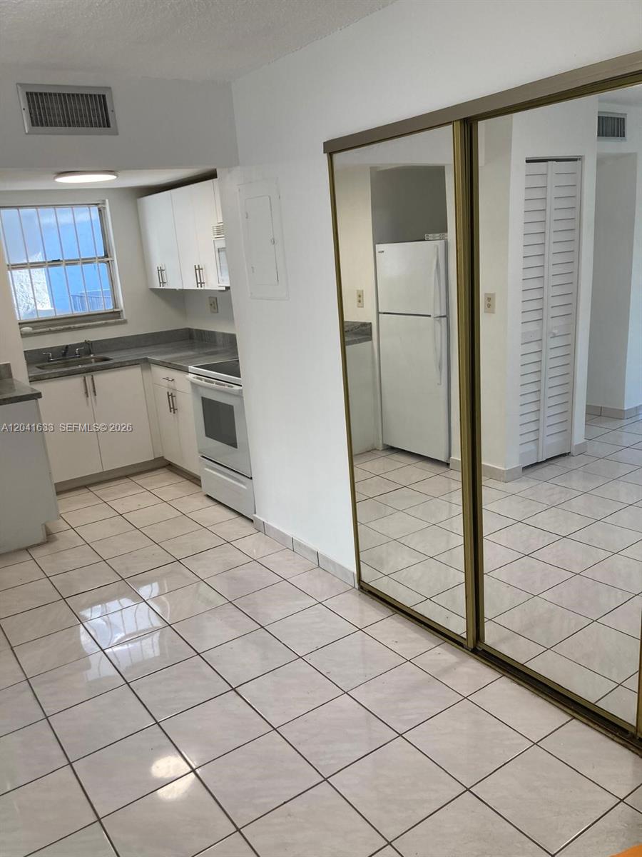 210 Fontainebleau Boulevard 306 Property Photo 4