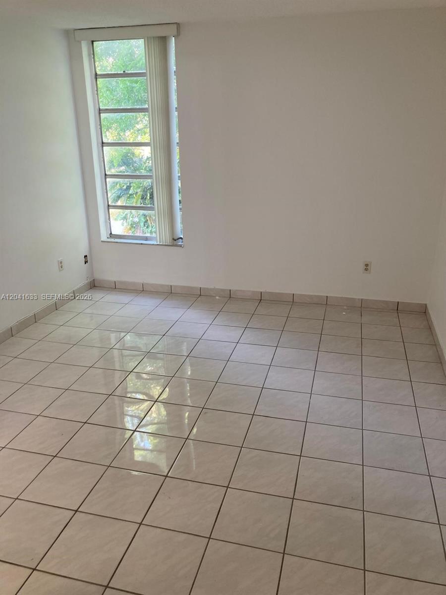 210 Fontainebleau Boulevard 306 Property Photo 5