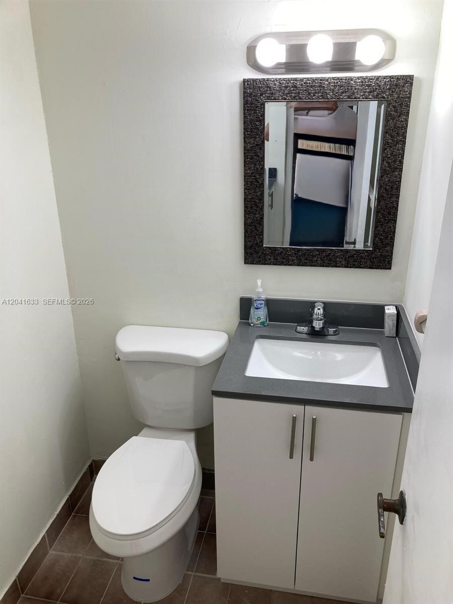 210 Fontainebleau Boulevard 306 Property Photo 8