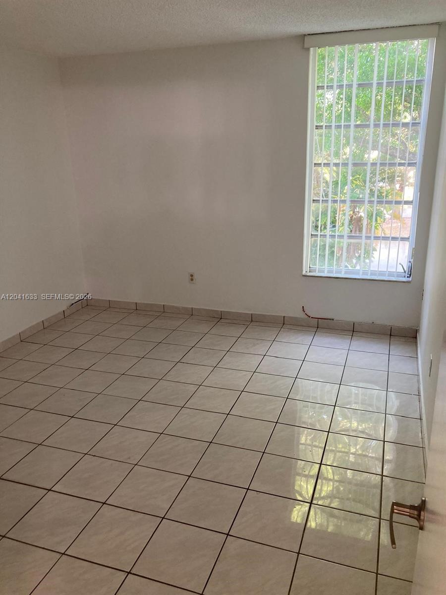 210 Fontainebleau Boulevard 306 Property Photo 9