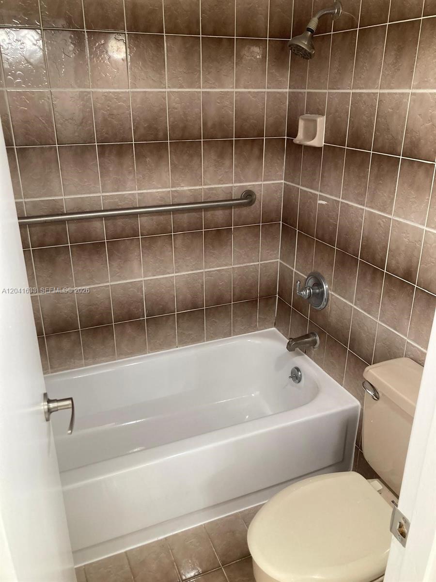 210 Fontainebleau Boulevard 306 Property Photo 12
