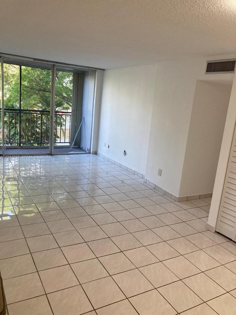 210 Fontainebleau Boulevard 306 Property Photo 14