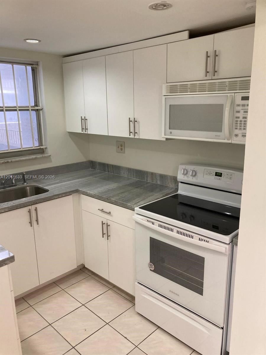 210 Fontainebleau Boulevard 306 Property Photo 19