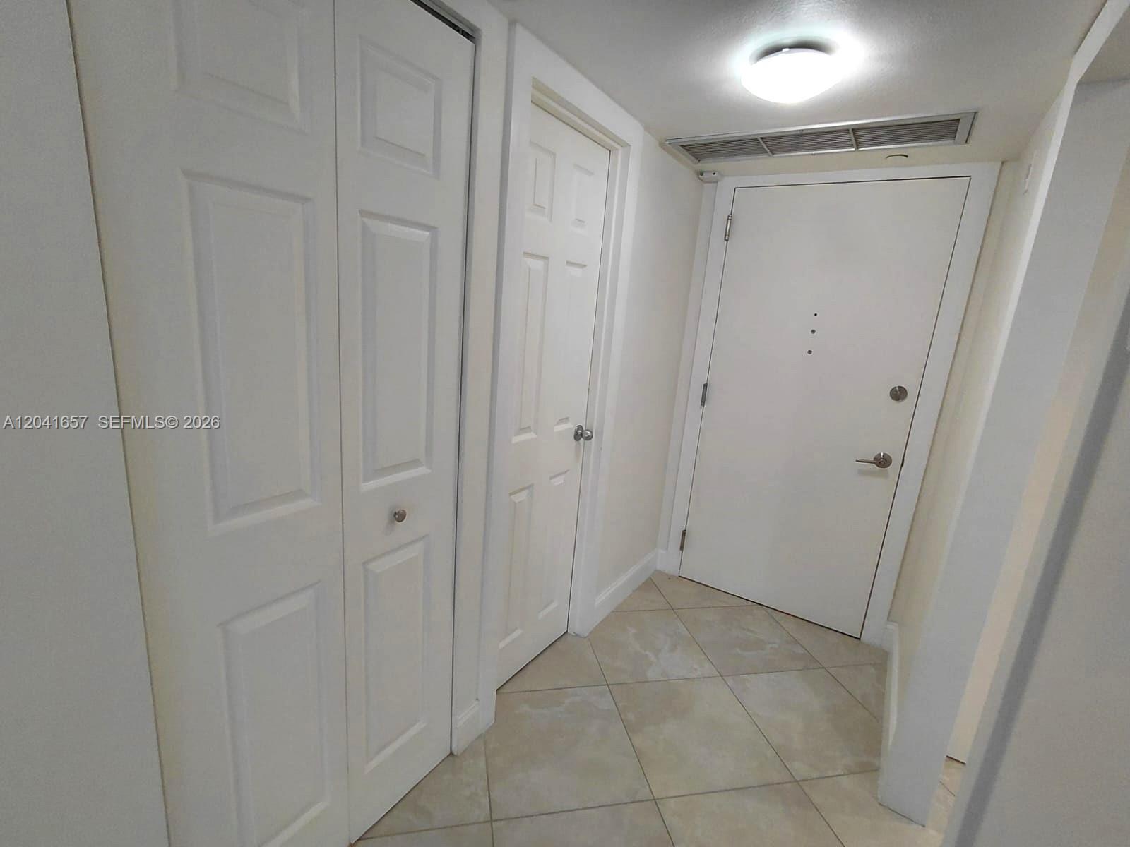 5701 Collins Avenue 619 Property Photo 8