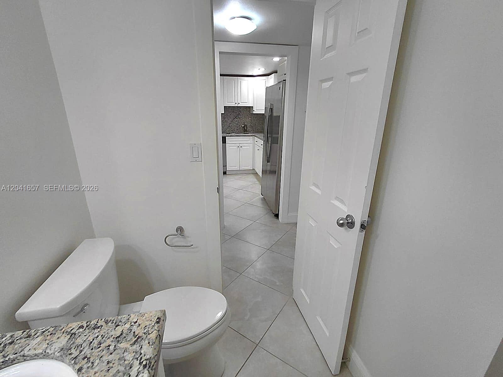 5701 Collins Avenue 619 Property Photo 9