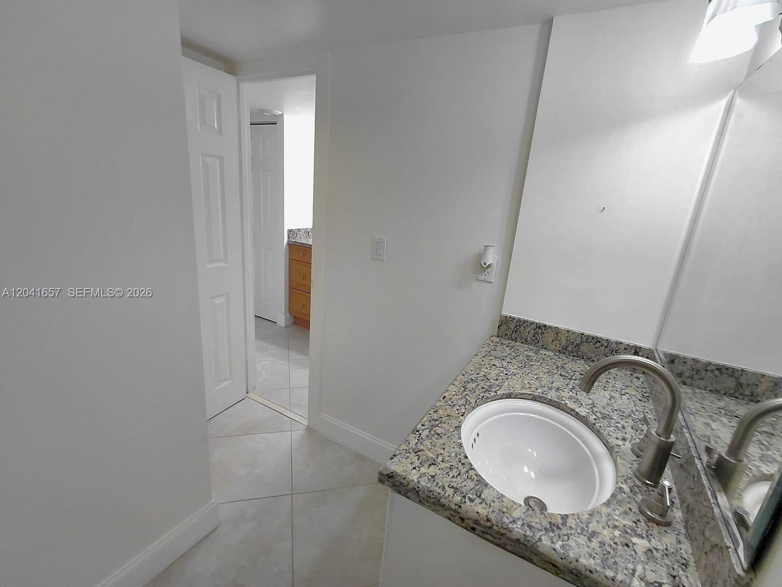 5701 Collins Avenue 619 Property Photo 10