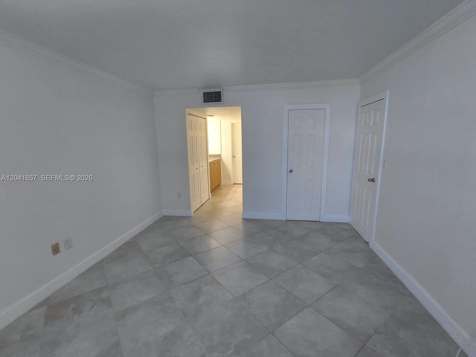 5701 Collins Avenue 619 Property Photo 16