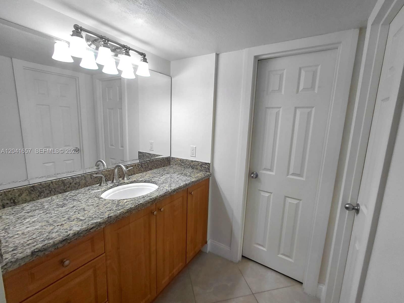 5701 Collins Avenue 619 Property Photo 19