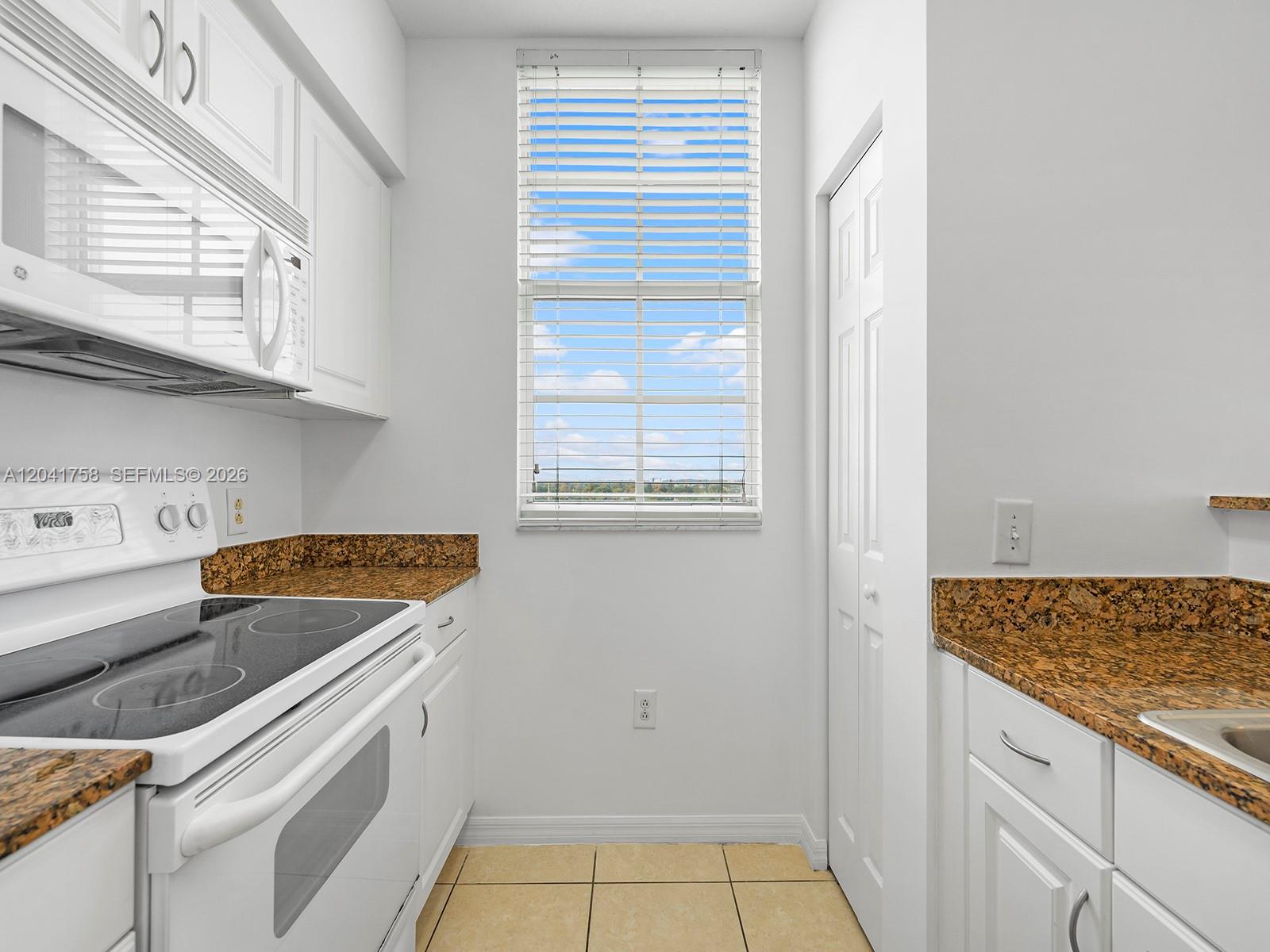 215 Sw 42nd Avenue 810 Property Photo 10