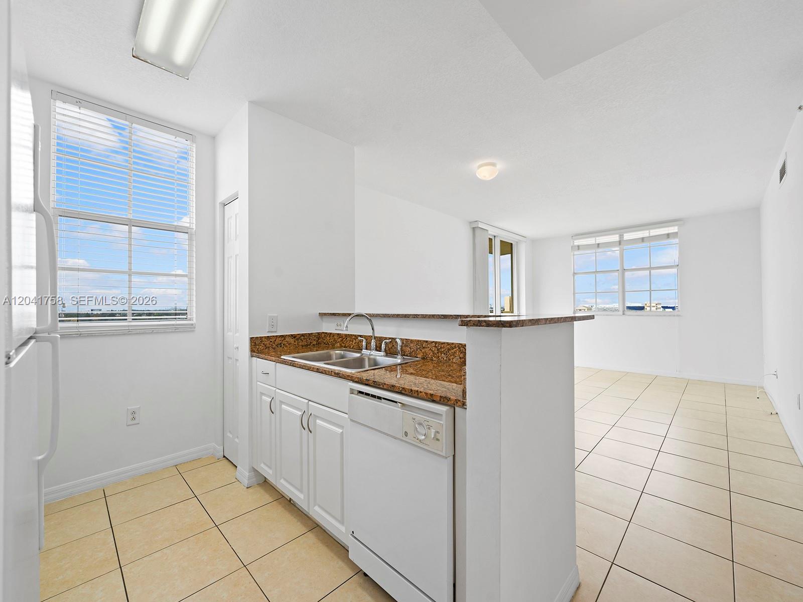 215 Sw 42nd Avenue 810 Property Photo 11