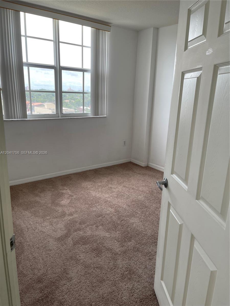 215 Sw 42nd Avenue 810 Property Photo 12