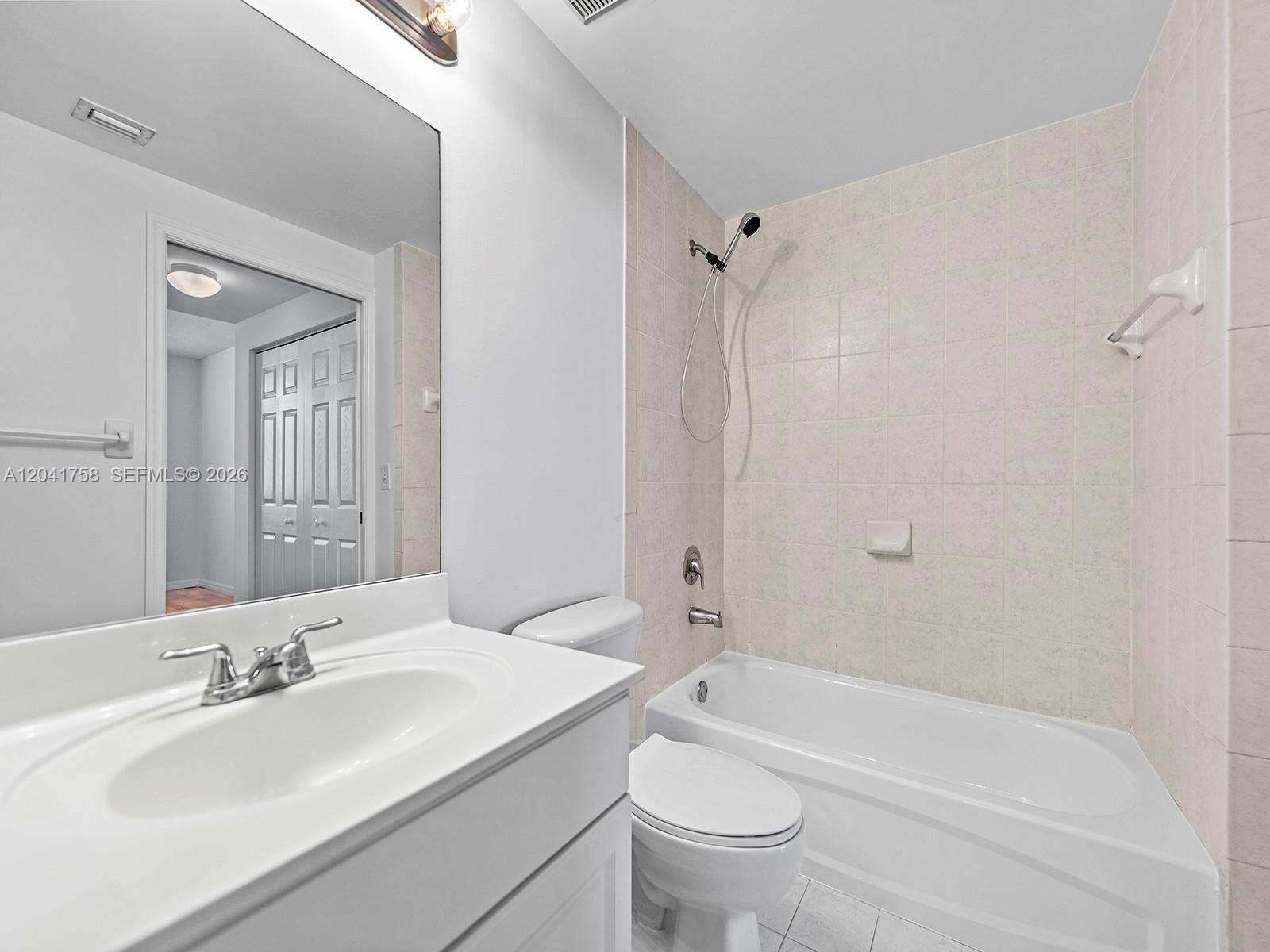 215 Sw 42nd Avenue 810 Property Photo 15