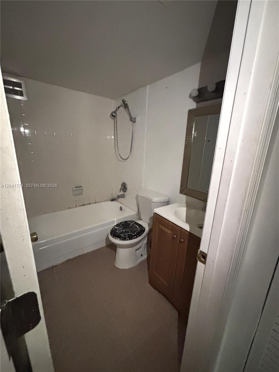 5325 Curry Ford Road A104 Property Photo 4