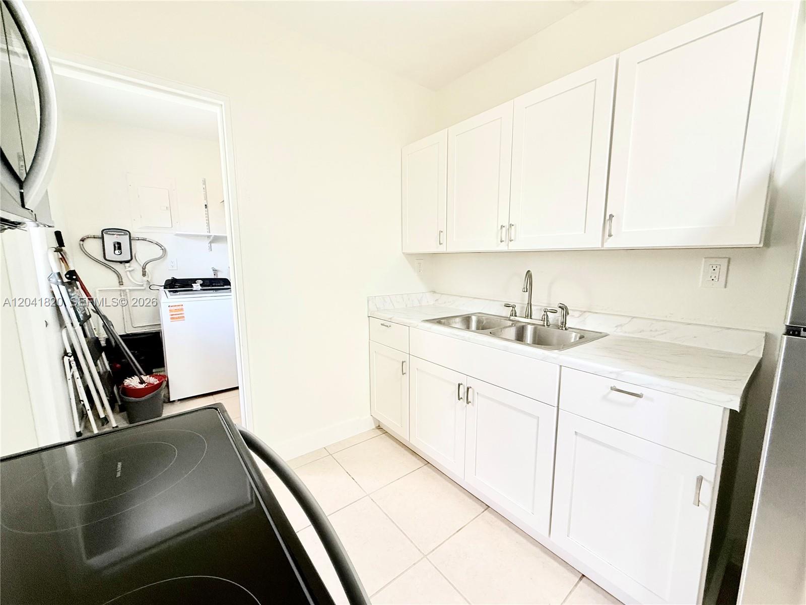 1311 N 69th Avenue Property Photo 2