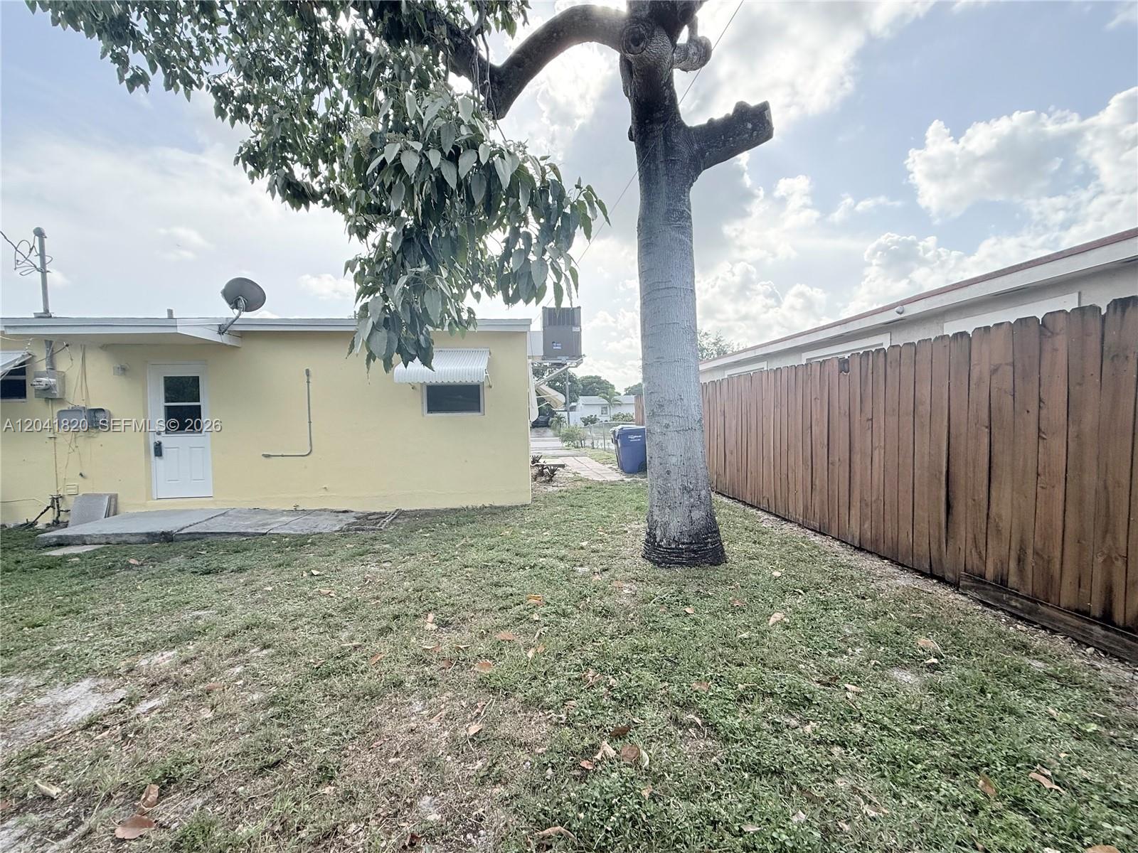 1311 N 69th Avenue Property Photo 28