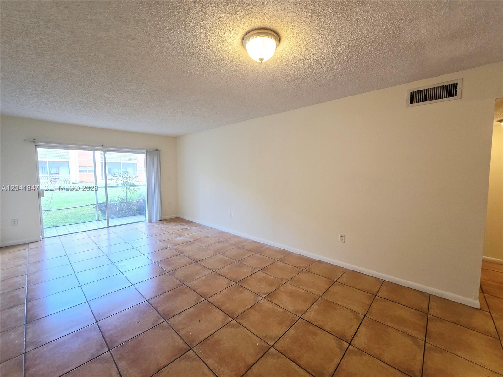 3600 Nw 21st Street 103 Property Photo 2