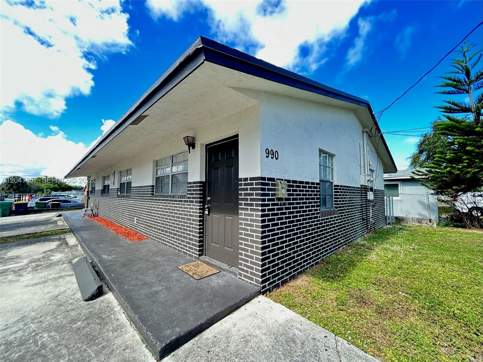 990 Phippen Waiters Road Property Photo 1