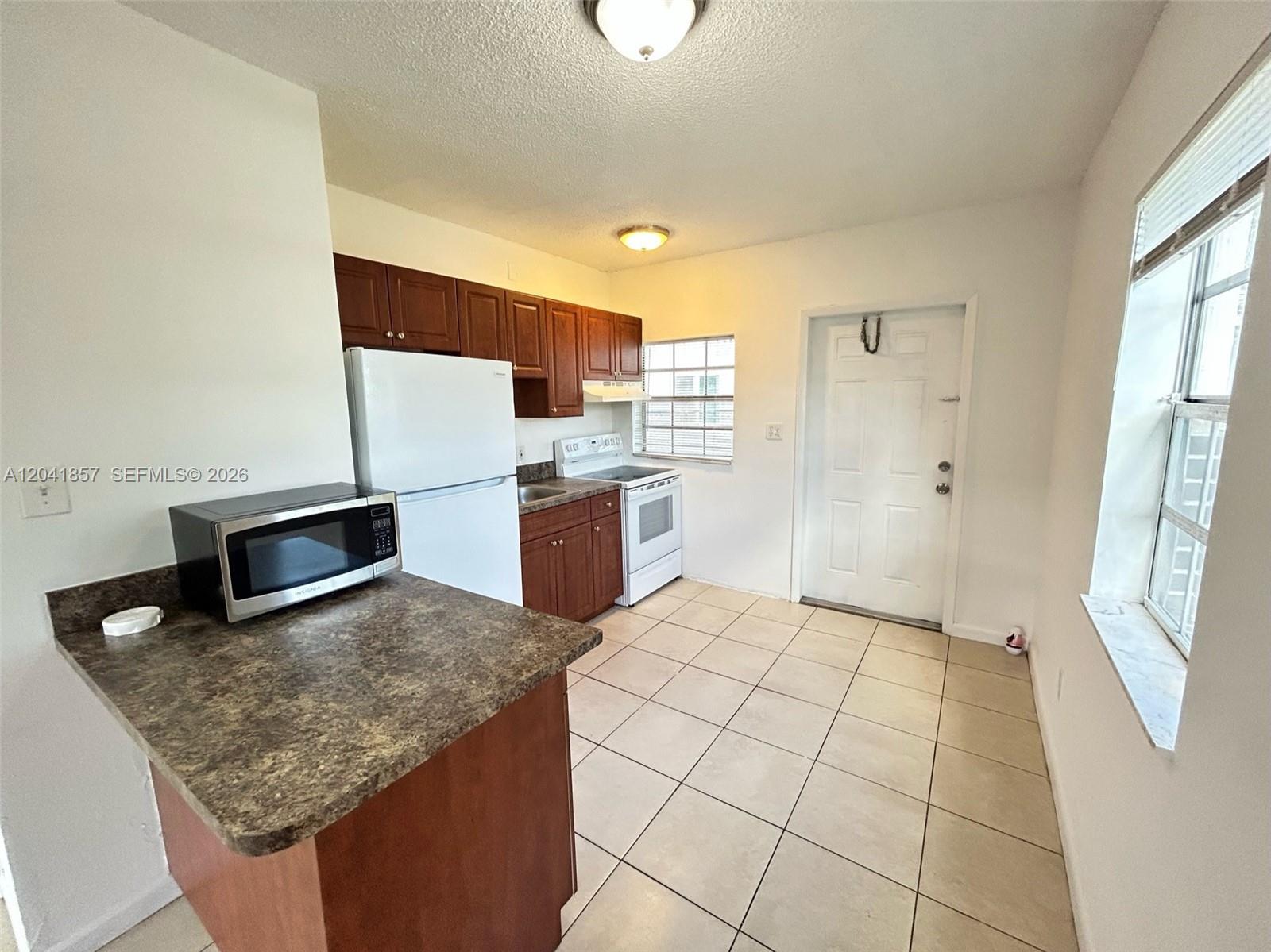 990 Phippen Waiters Road Property Photo 2