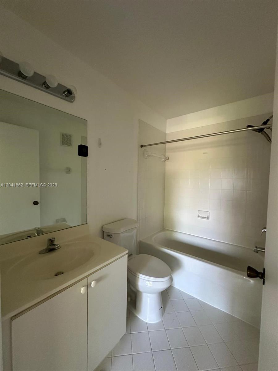 2920 Se 12th Road 203-30 Property Photo 19