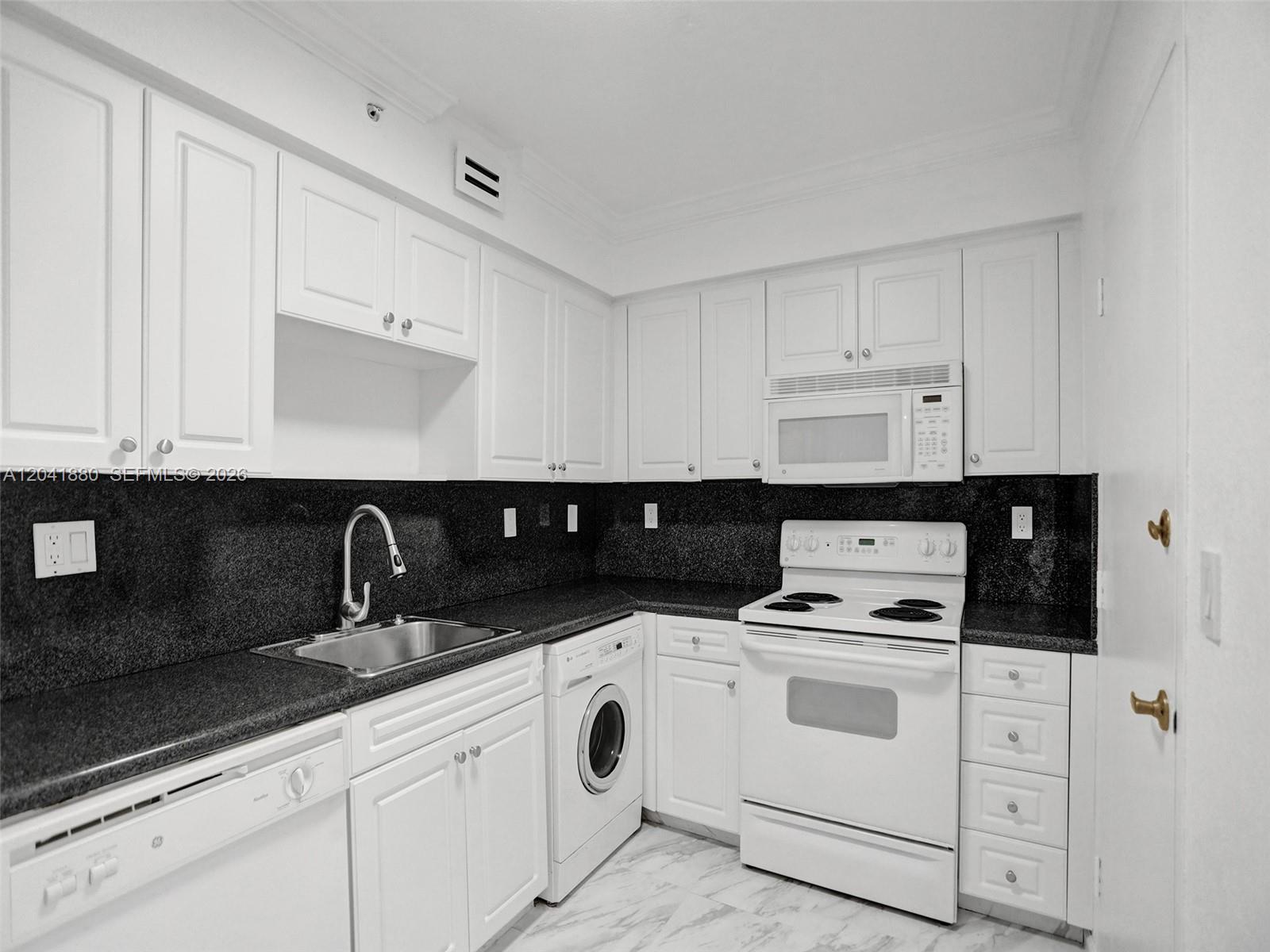 2501 S Ocean Drive 1633 (available Now) Property Photo 8