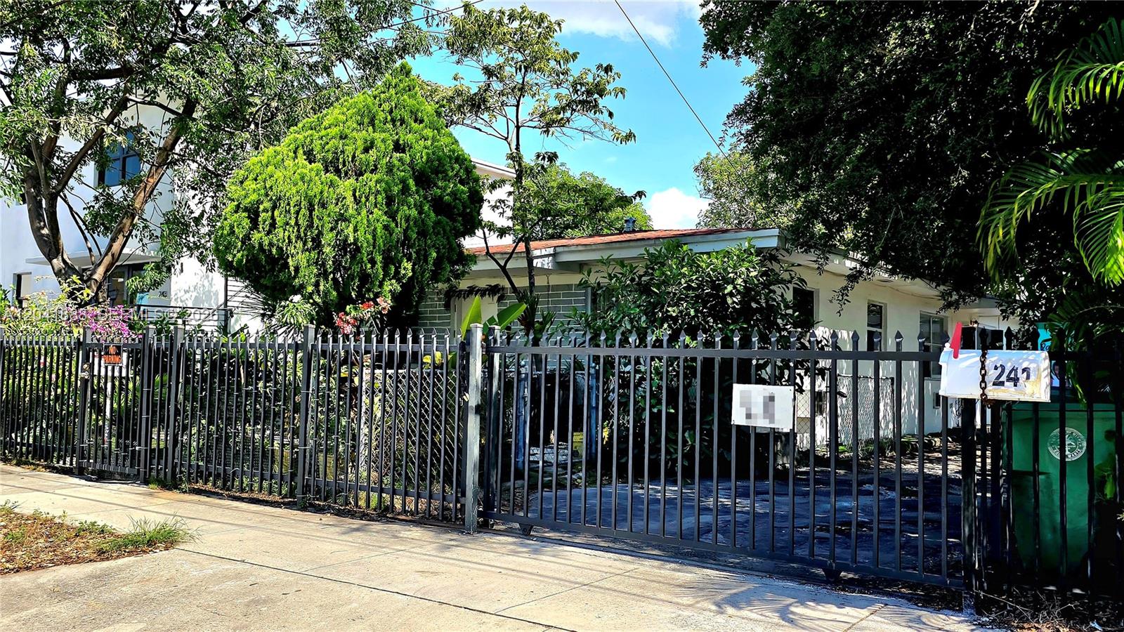 241 Nw 32nd Street Property Photo 1