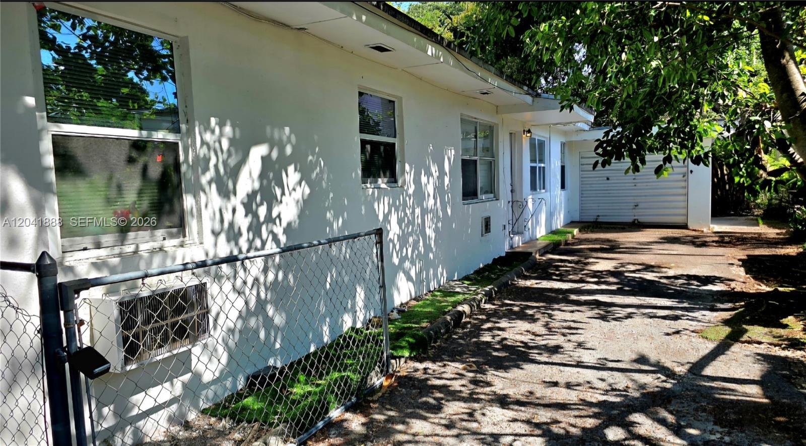241 Nw 32nd Street Property Photo 5