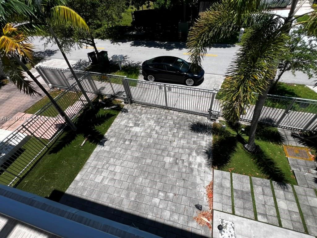 18975 Atlantic Boulevard 18975 Property Photo 2
