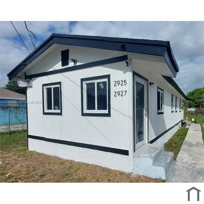 2927 Nw 60th Street Property Photo 1