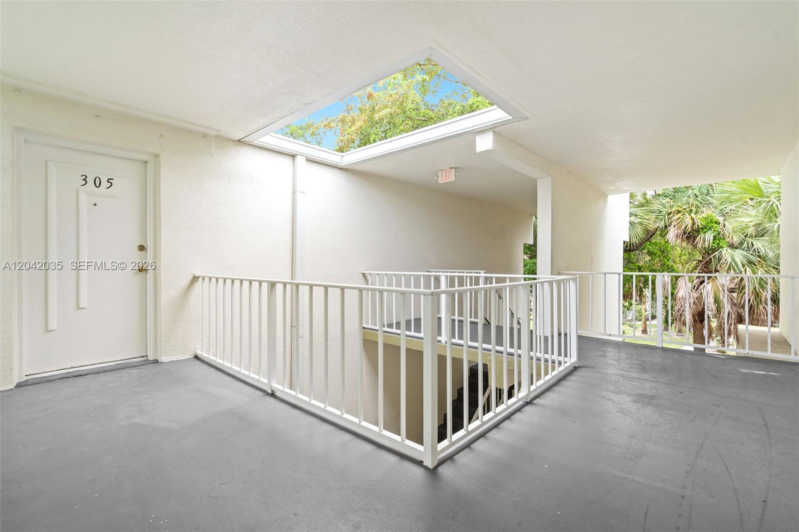 4215 N University Drive 305 Property Photo 3