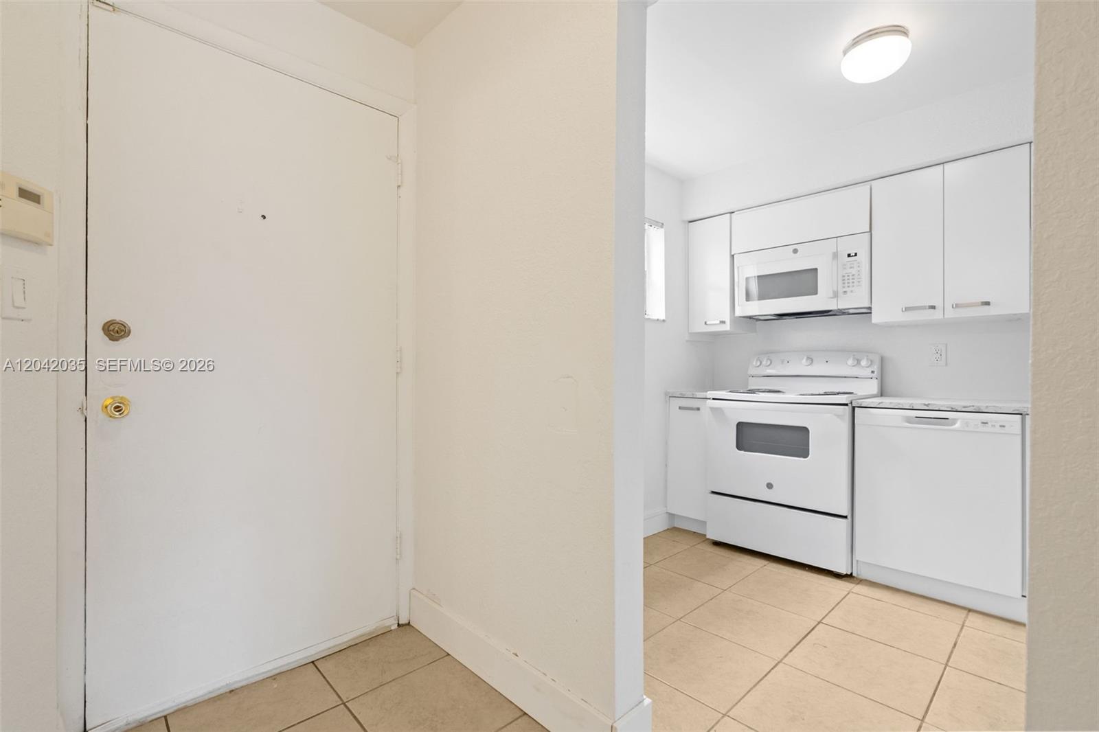 4215 N University Drive 305 Property Photo 4