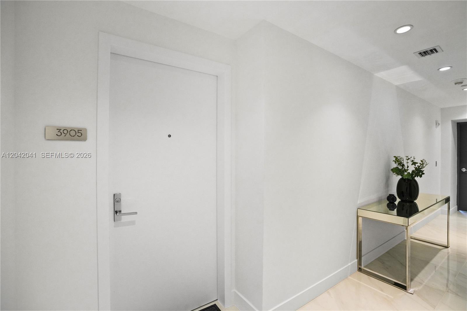 700 Ne 24 3905 Property Photo 4