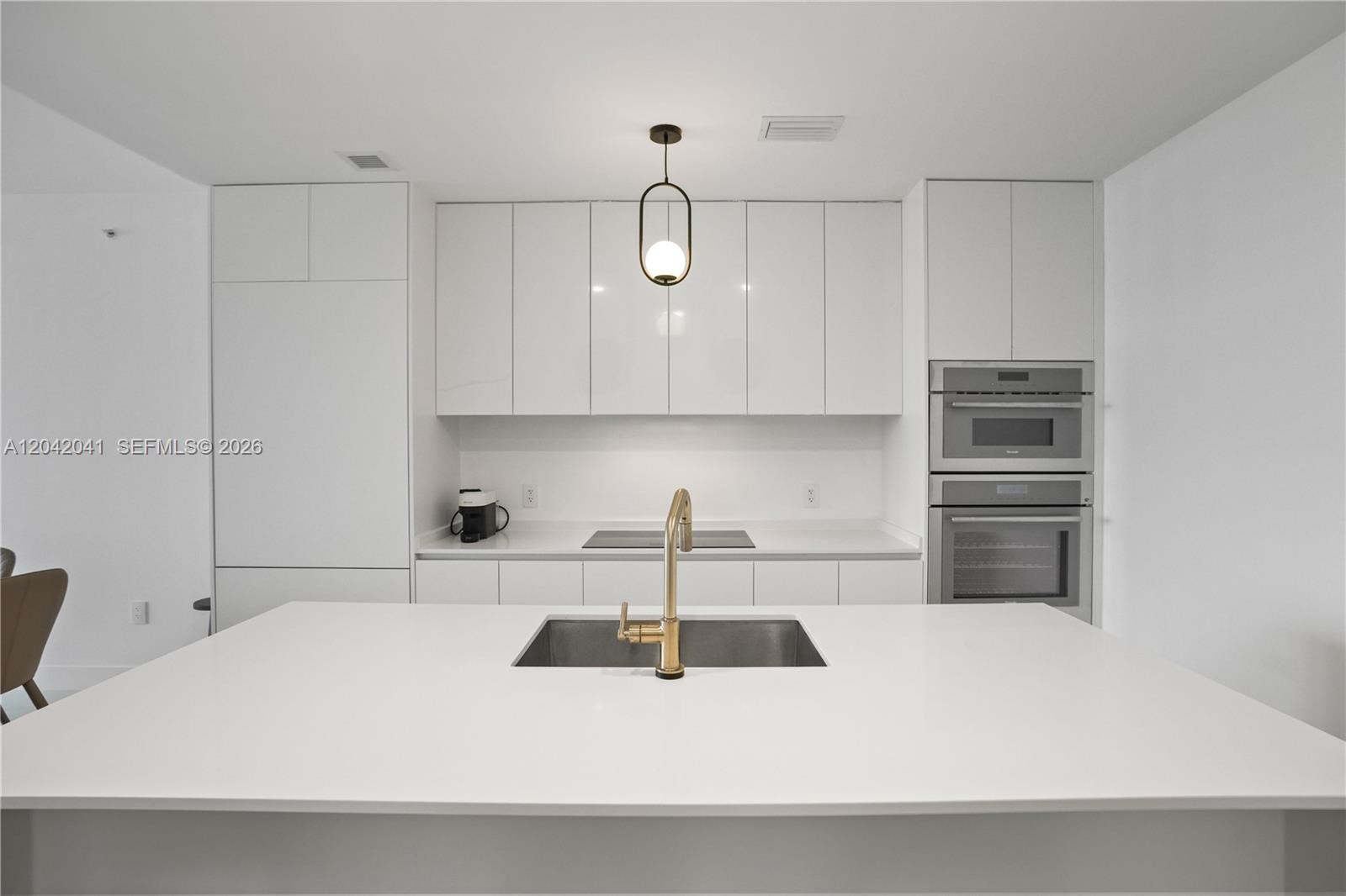 700 Ne 24 3905 Property Photo 8