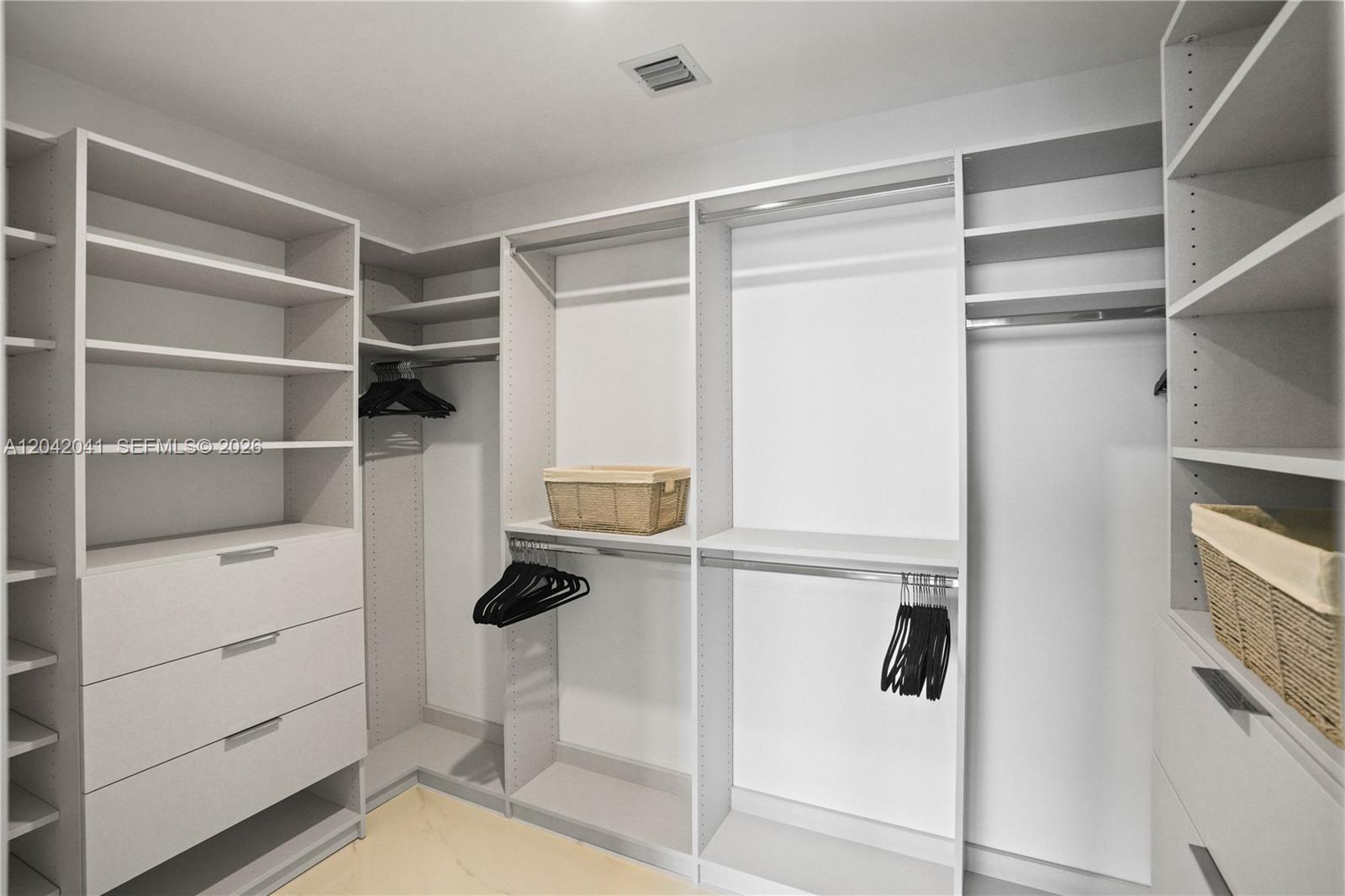 700 Ne 24 3905 Property Photo 20